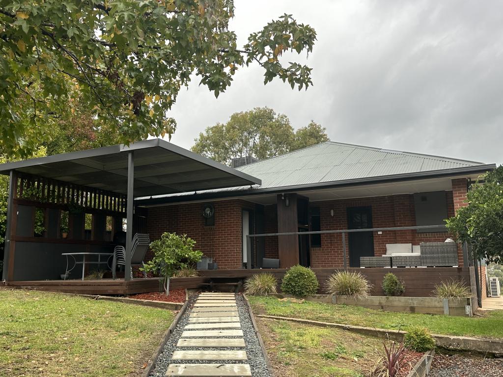 12 Blowering Rd, Tumut, NSW 2720