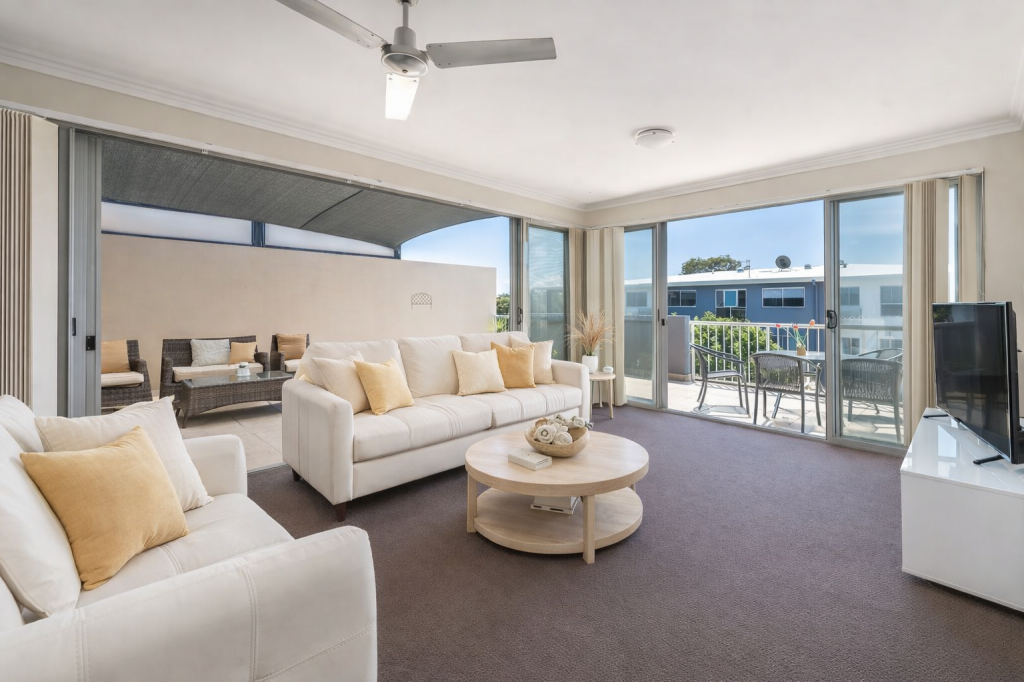 15/8-12 Proud St, Labrador, QLD 4215