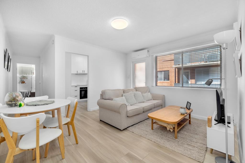 8/3 WESTERN CRES, GLADESVILLE, NSW 2111