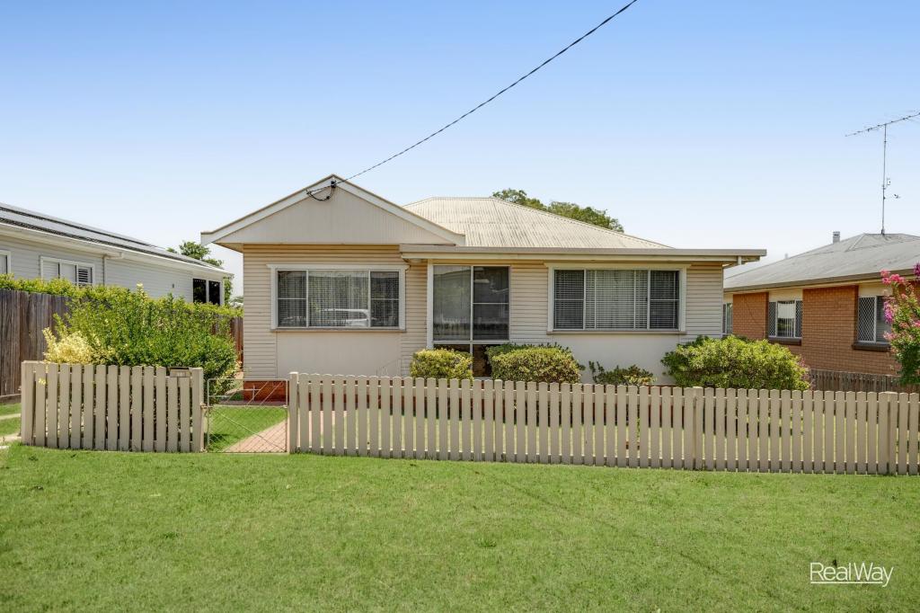 15 Llewellyn St, Centenary Heights, QLD 4350