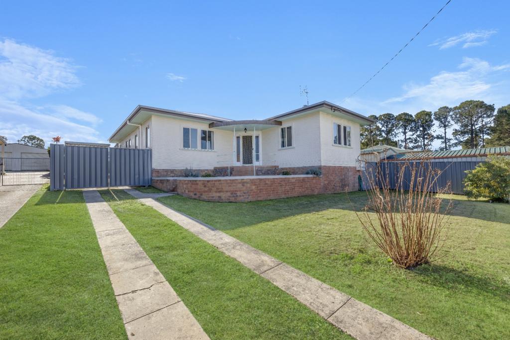 14 Greenfields Ave, West Kempsey, NSW 2440