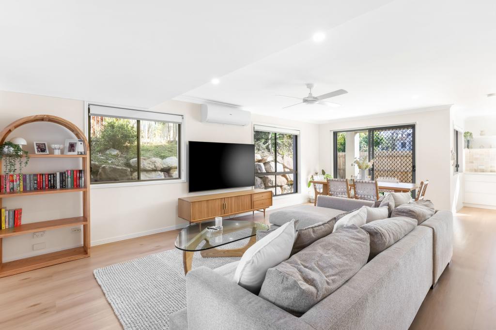 29/1 Santa Isobel Bvd, Pacific Pines, QLD 4211