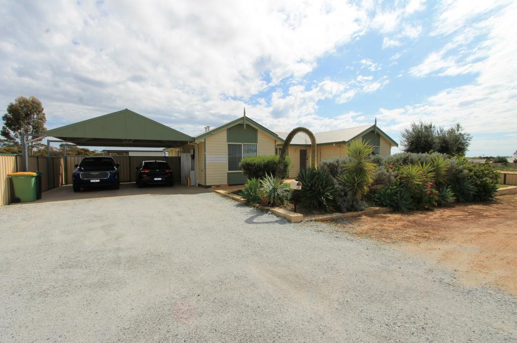 9 Mcginniss Way, Merredin, WA 6415