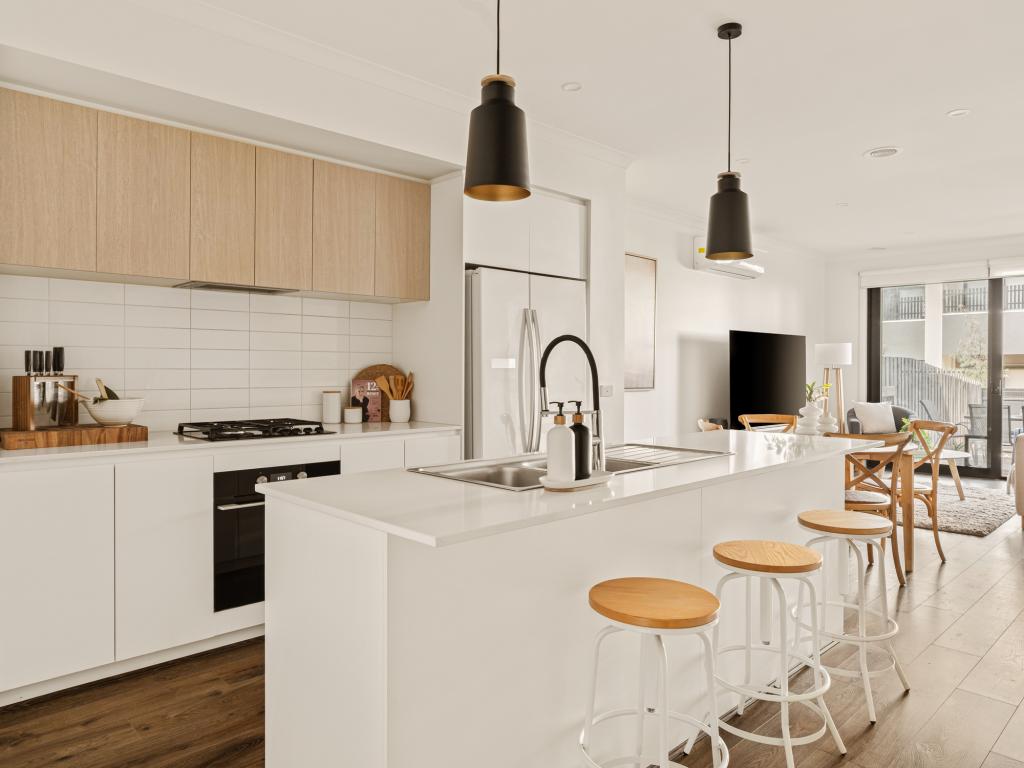 1 WALLAGOOT WALK, CARRUM DOWNS, VIC 3201