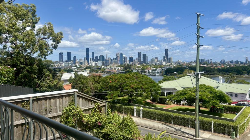 1/100 NORMAN CRES, NORMAN PARK, QLD 4170