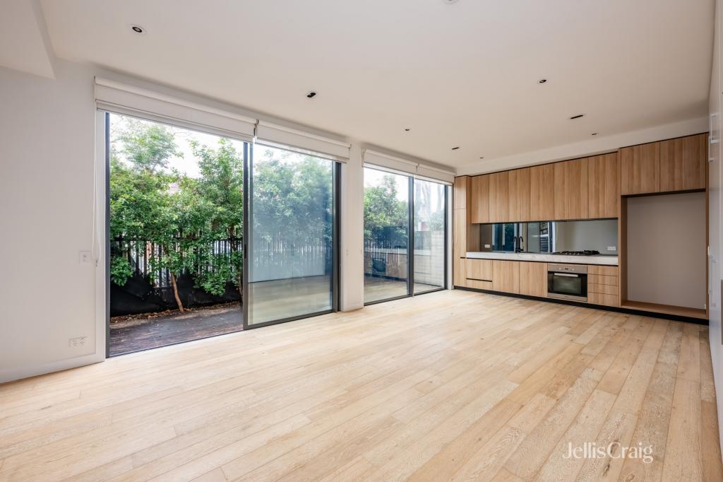 9/6 CHARLOTTE PL, ST KILDA, VIC 3182