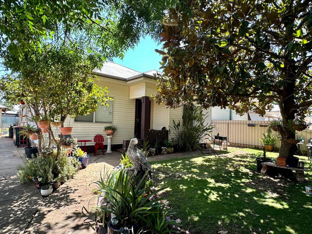 23 ALMOOLA ST, GRIFFITH, NSW 2680