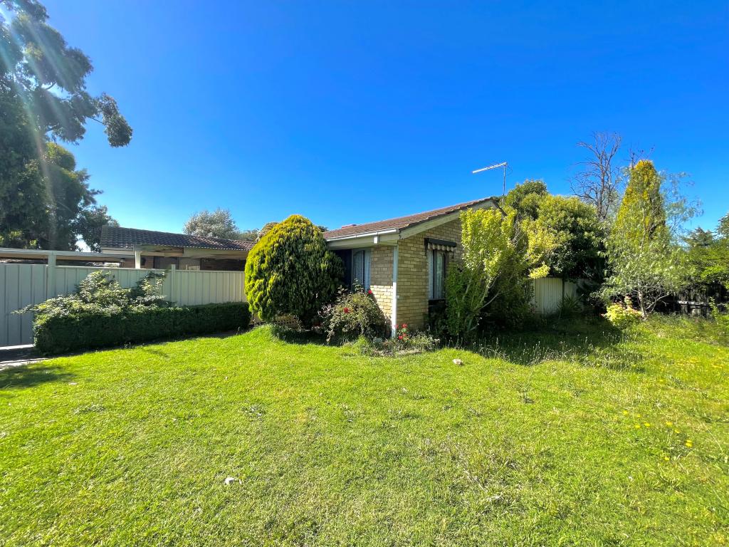 3 St Ives Pl, Melton West, VIC 3337