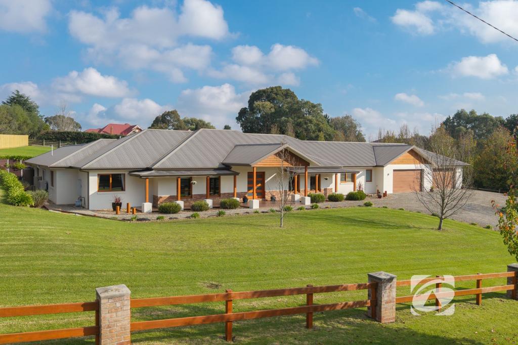 13a Caserta Dr, Berwick, VIC 3806