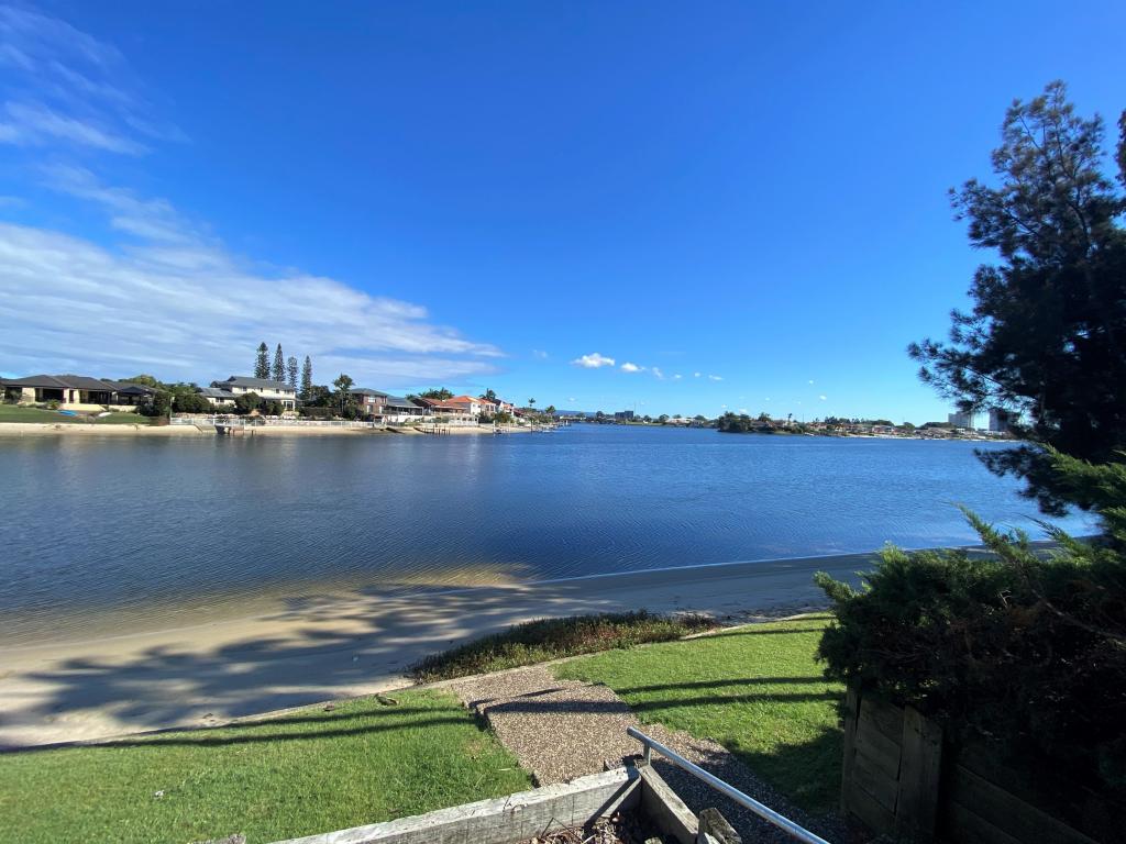 4/9 Jodie Ct, Mermaid Waters, QLD 4218