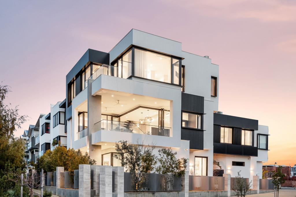 1 Morea Lane, North Coogee, WA 6163