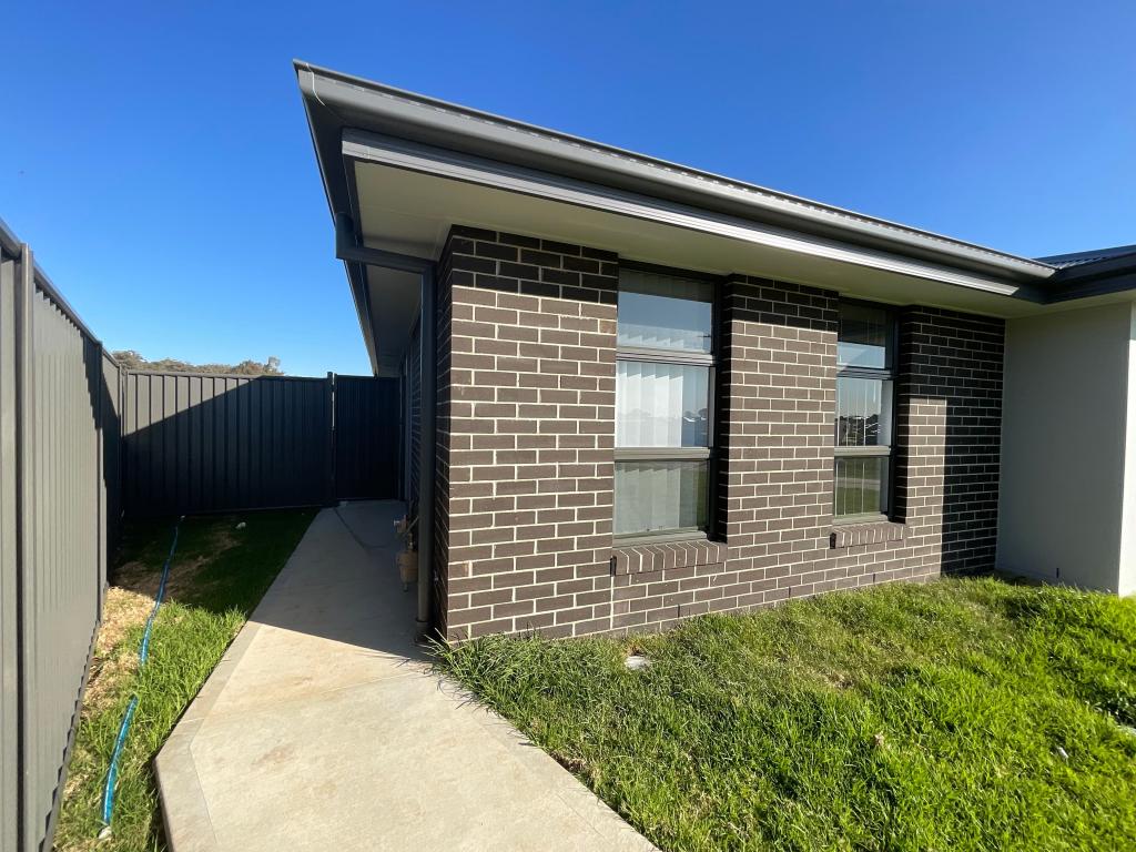 99a Evesham Cct, Tamworth, NSW 2340