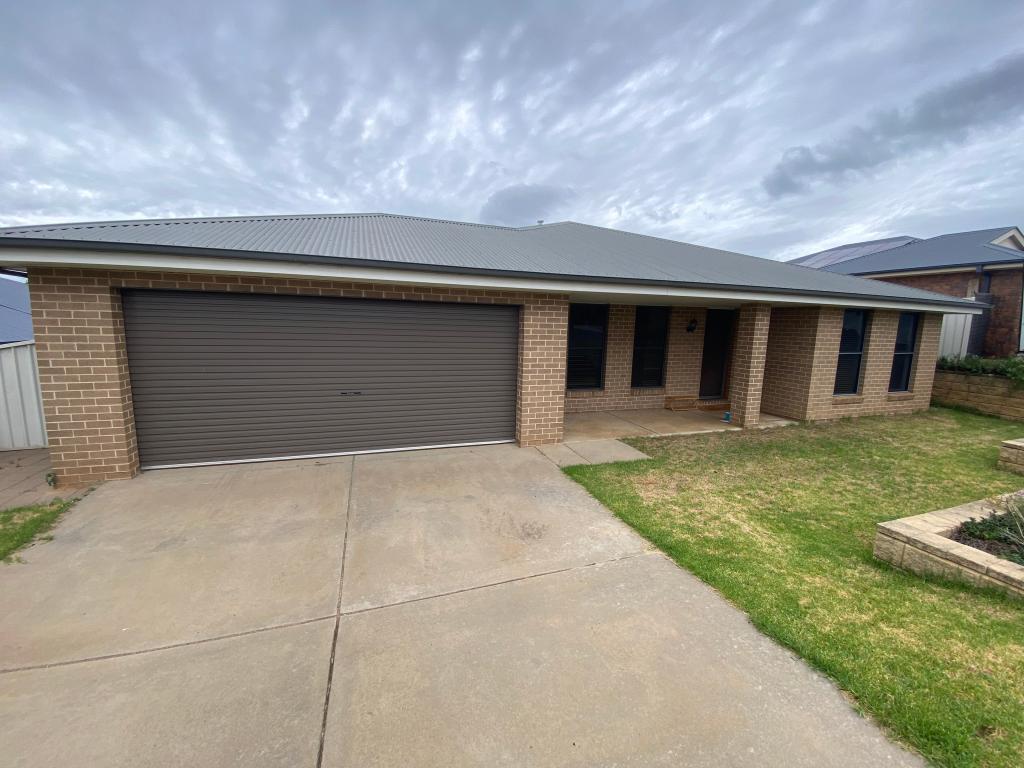 13 Tahara Cres, Estella, NSW 2650