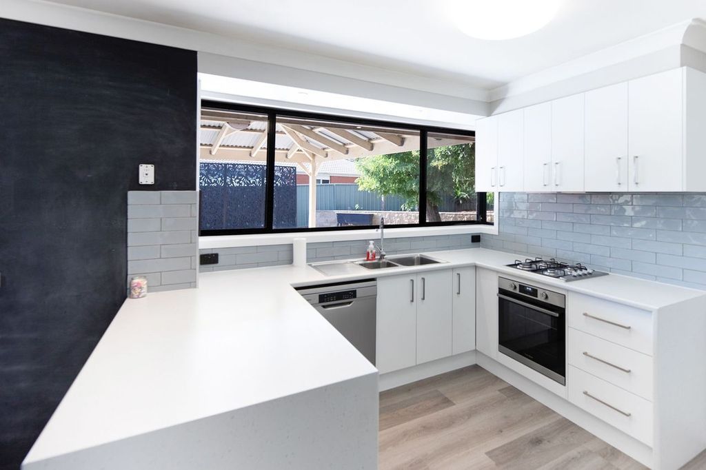 6 Meyer Pl, Thurgoona, NSW 2640