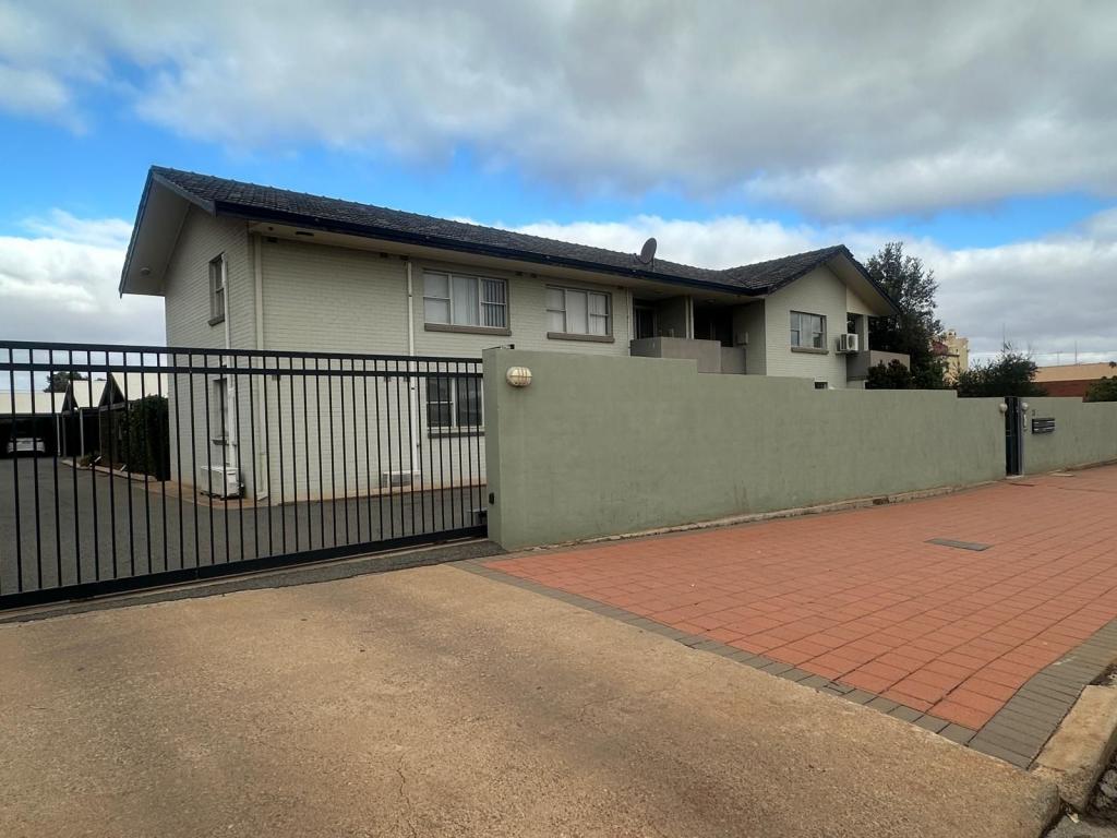2/25 Hannan St, Kalgoorlie, WA 6430