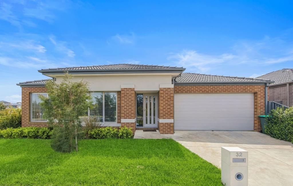 32 Mcleod Cres, Lucas, VIC 3350