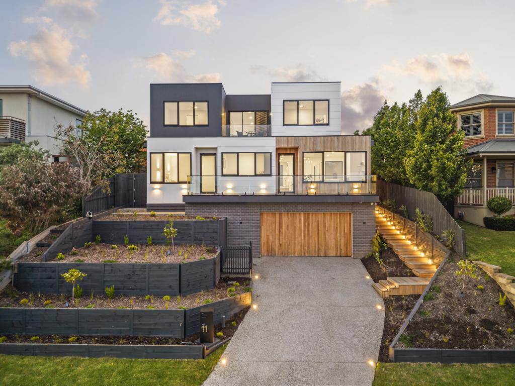 11 Shire Ct, Highton, VIC 3216