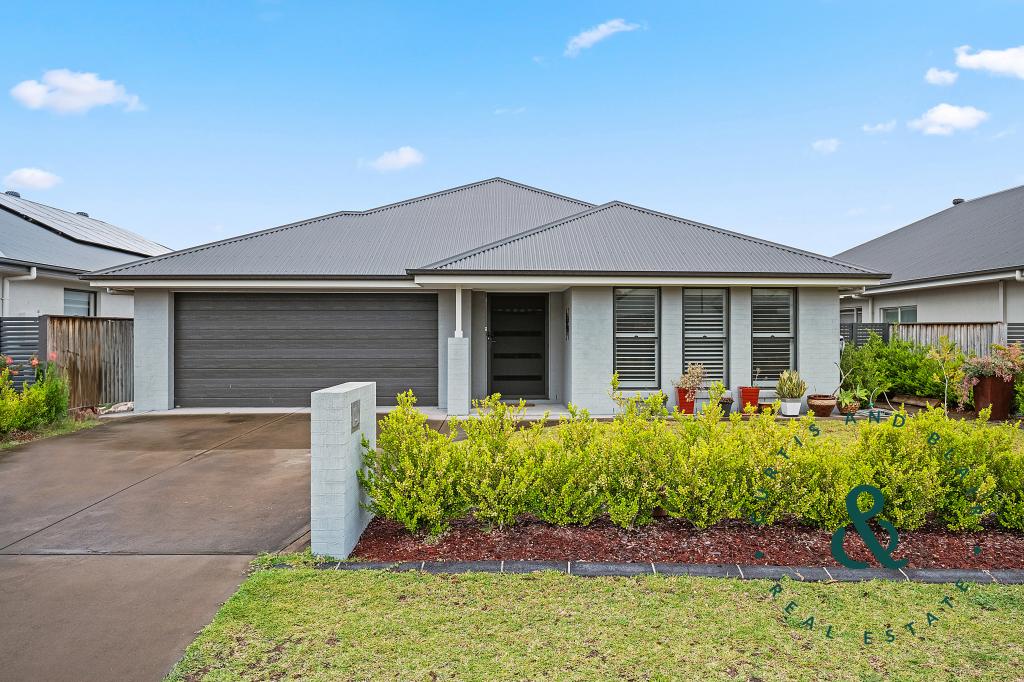 6 AUGUSTA PL, MEDOWIE, NSW 2318