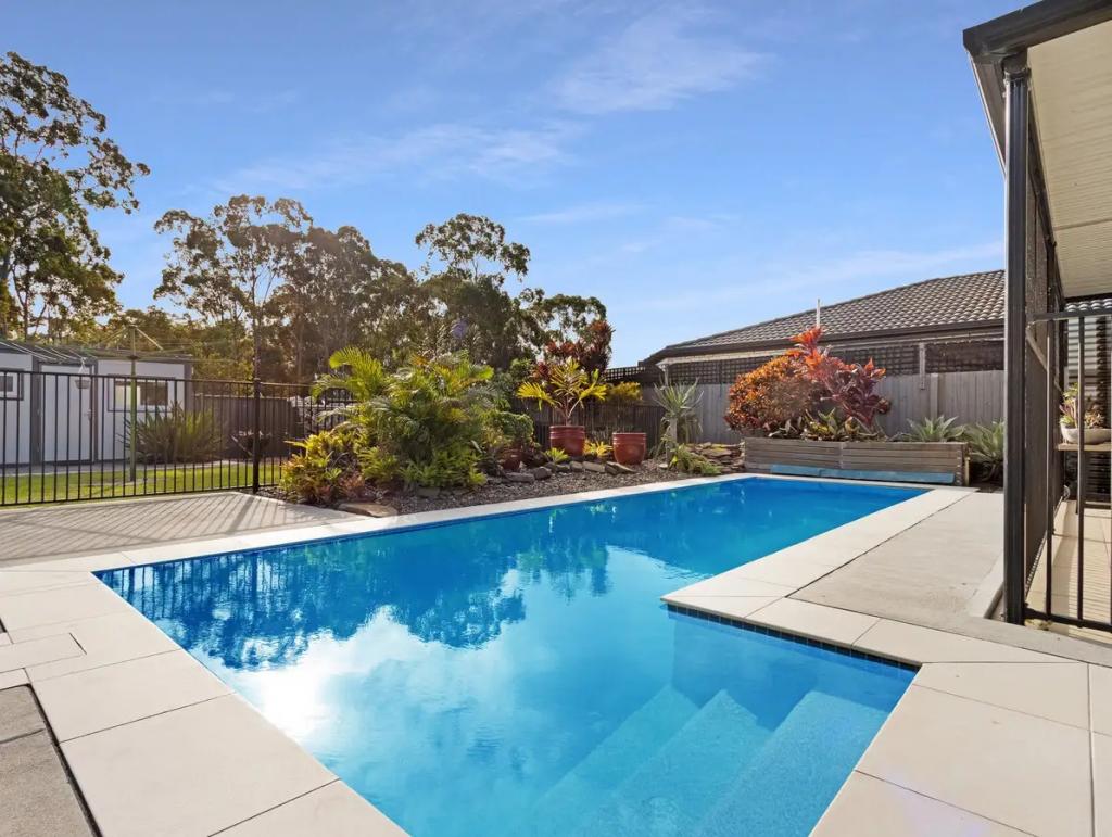 5 Lakeside Dr, Burrum Heads, QLD 4659
