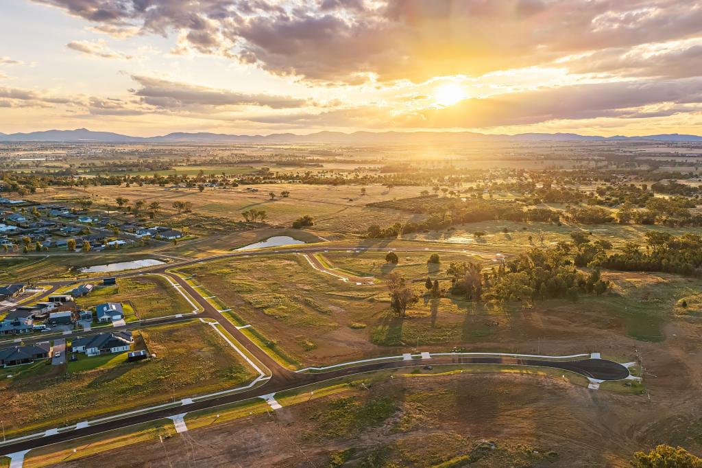 WINDMILL DOWNS & VALLEY ESTATES, MOORE CREEK, NSW 2340