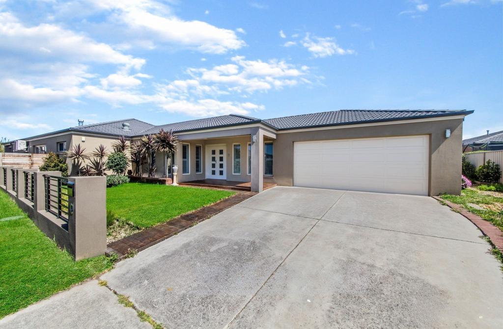 16 Celebration Cct, Pakenham, VIC 3810