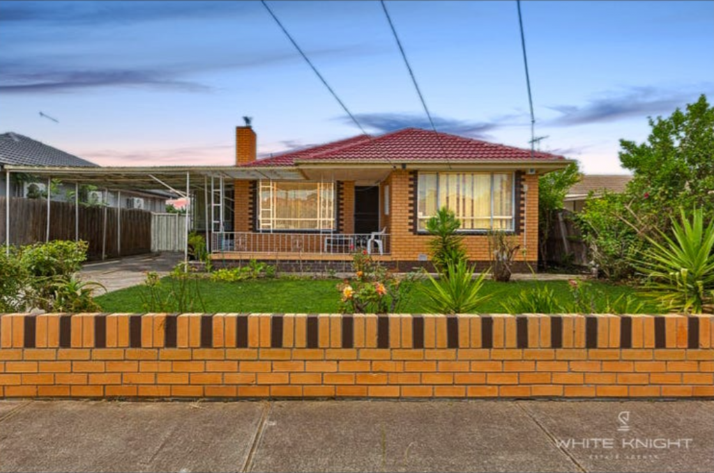 32 BENT ST, ST ALBANS, VIC 3021