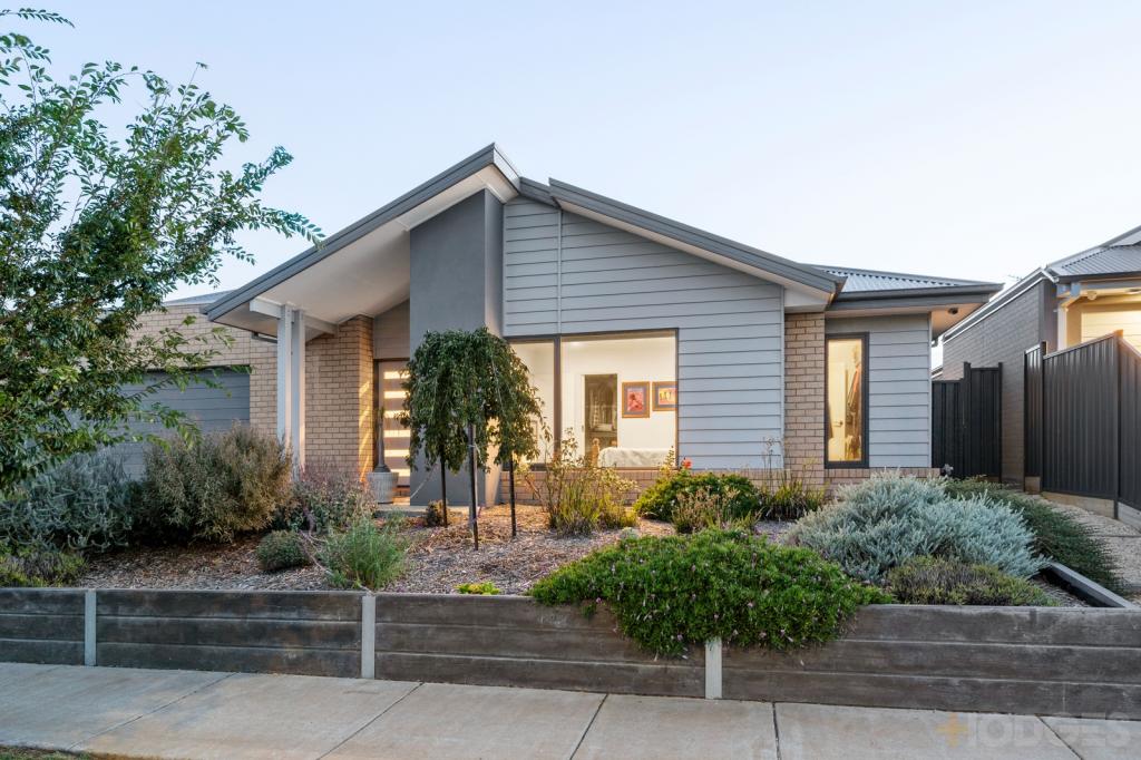 18 Findlay Ave, St Leonards, VIC 3223