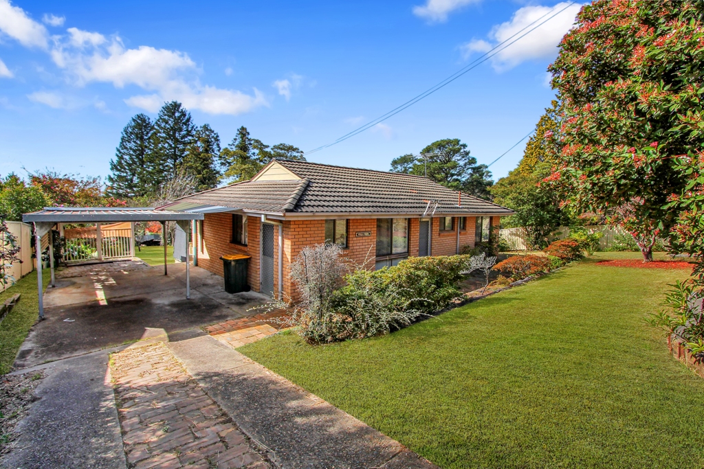 38 Railway Pde, Wentworth Falls, NSW 2782