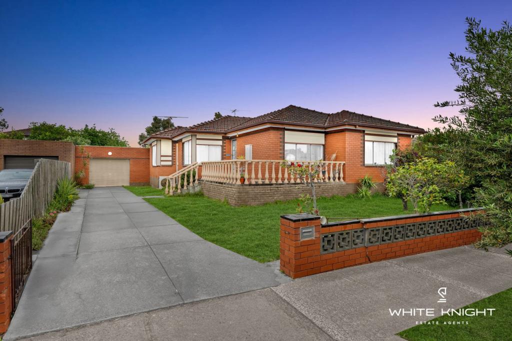 4 SWANSEA PDE, ST ALBANS, VIC 3021
