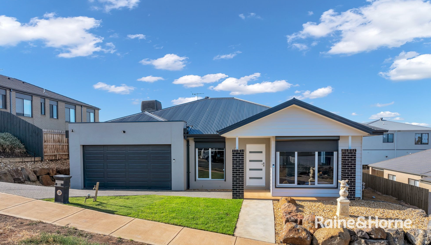 30 AUBURN CRES, BACCHUS MARSH, VIC 3340