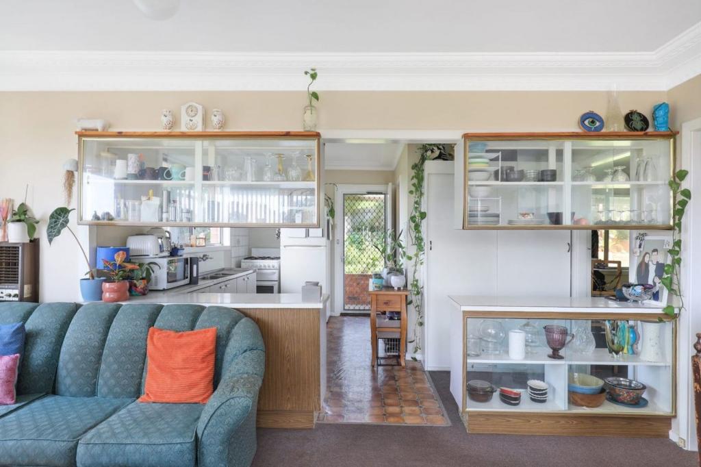 4/1 Pine Cres, Coniston, NSW 2500