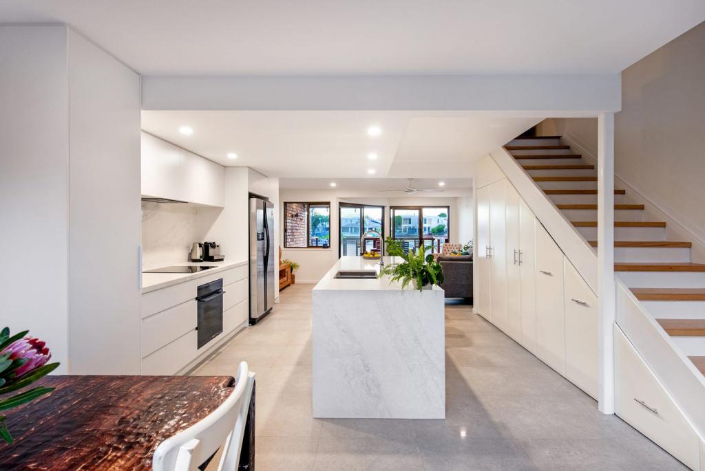 2/12 Orvieto Ave, Mermaid Waters, QLD 4218