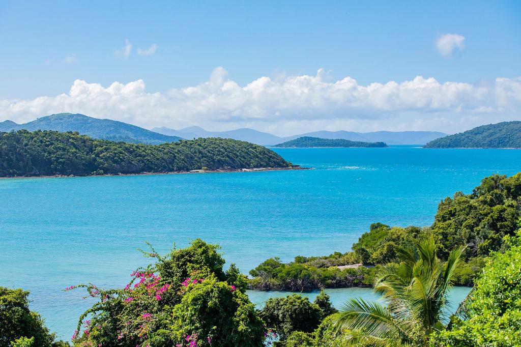 9 Warrain St, Shute Harbour, QLD 4802