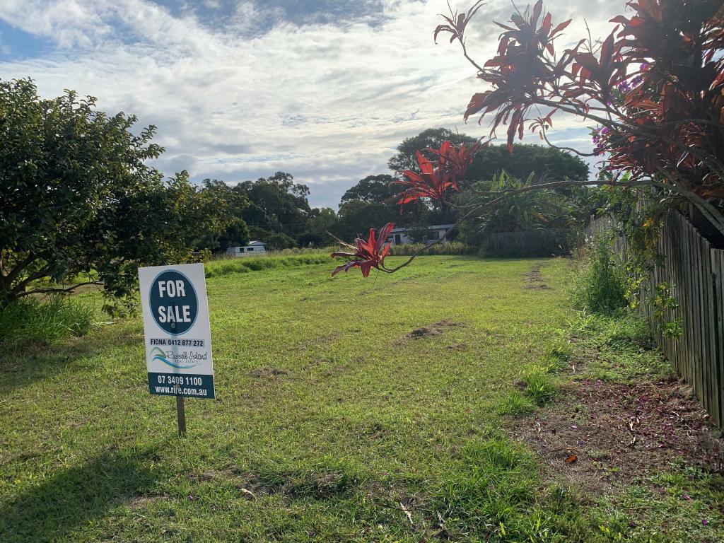 33 Crest Hvn, Lamb Island, QLD 4184