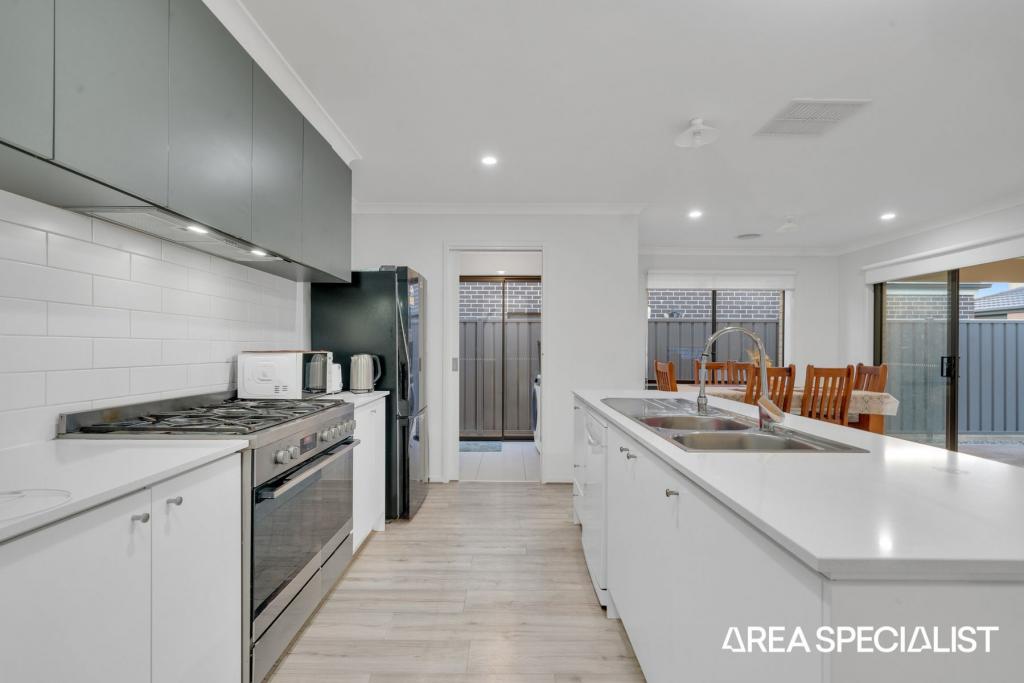 2/4 Dorset Gr, Truganina, VIC 3029