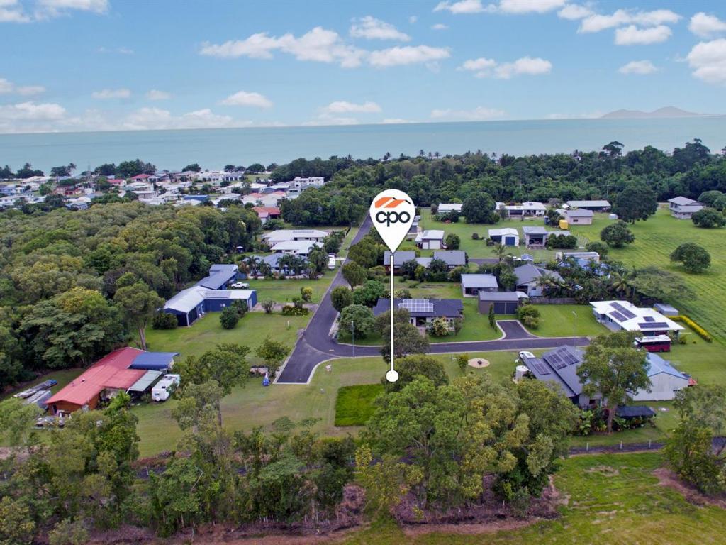 19 Dalgleish St, Kurrimine Beach, QLD 4871