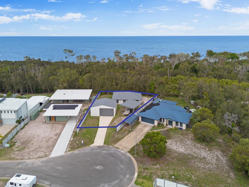 18 EDS PL, BURRUM HEADS, QLD 4659