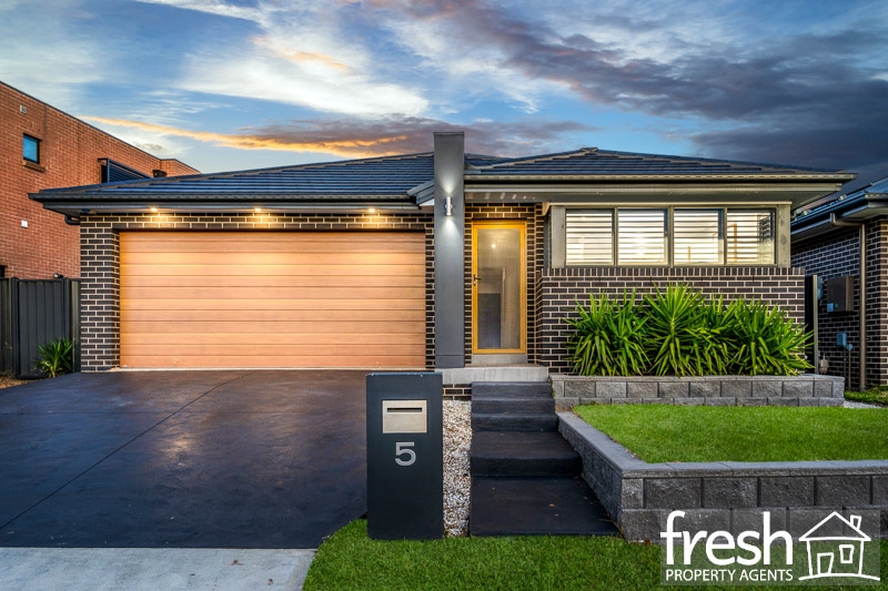 5 Eade St, Oran Park, NSW 2570