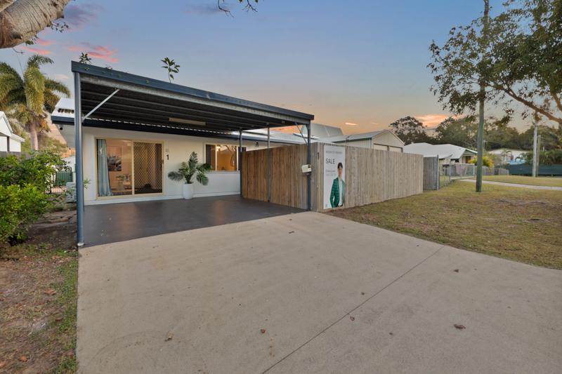 1 EMU ST, SLADE POINT, QLD 4740