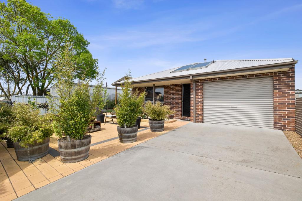 384A BARKLY ST, ARARAT, VIC 3377