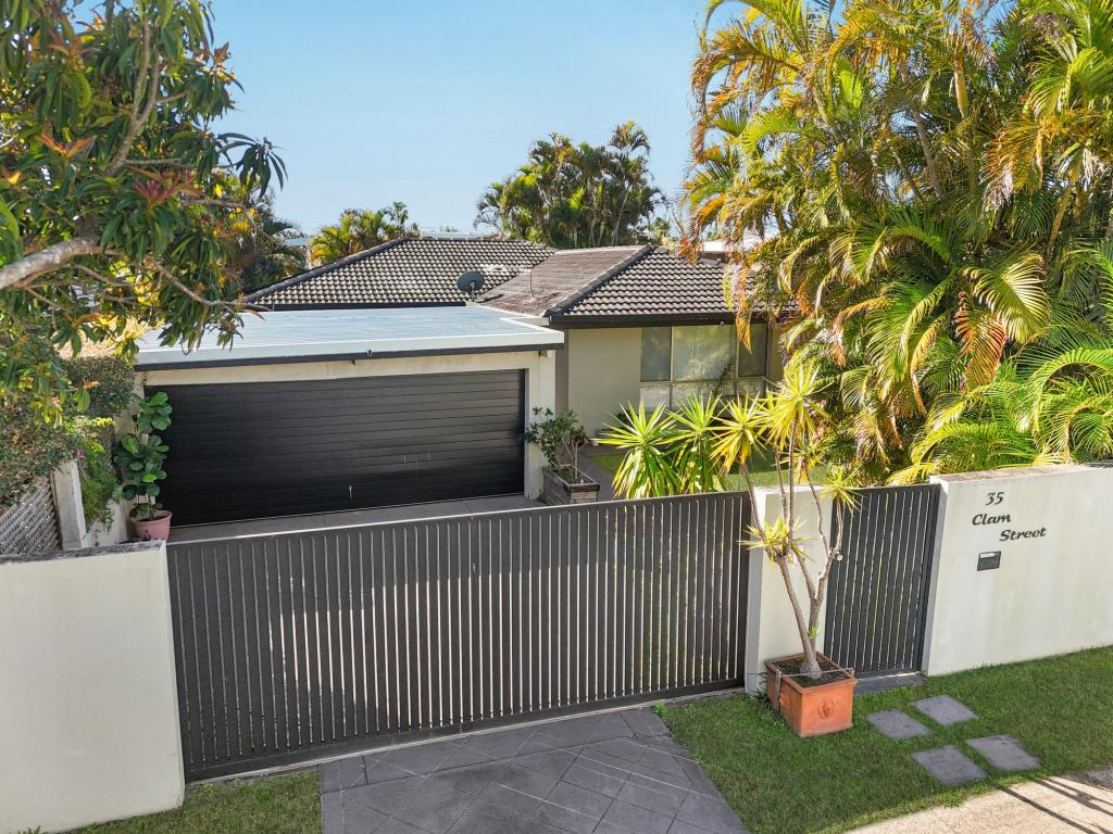 35 Clam St, Runaway Bay, QLD 4216