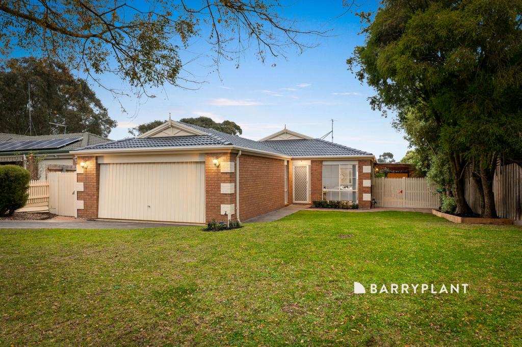 2 WANDERER CT, BERWICK, VIC 3806