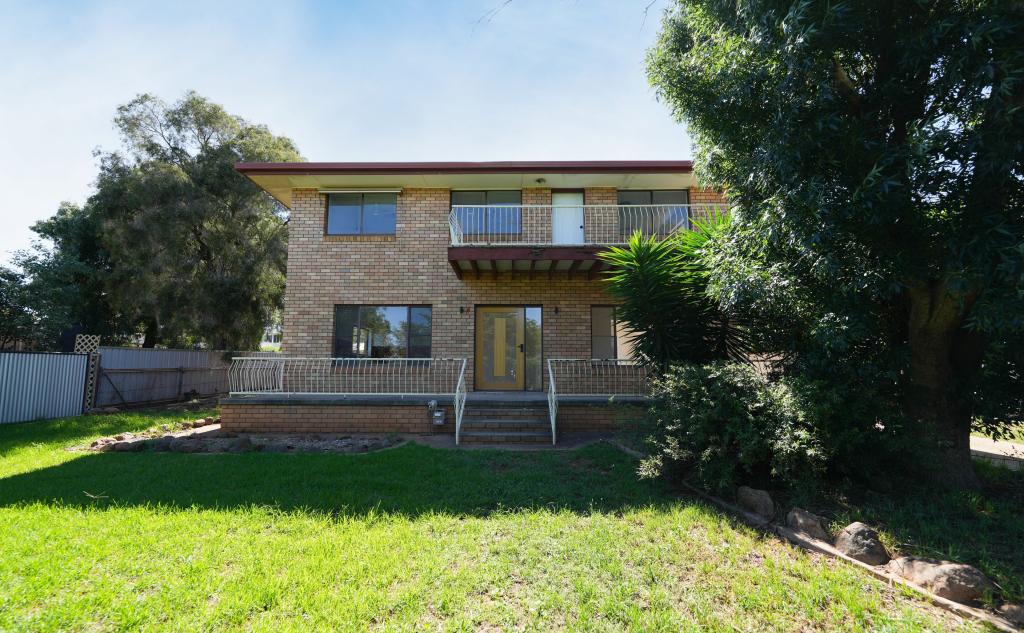 10 BOWDITCH CRES, PARKES, NSW 2870