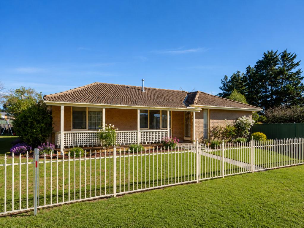 2 Hair Ct, Beaconsfield, VIC 3807