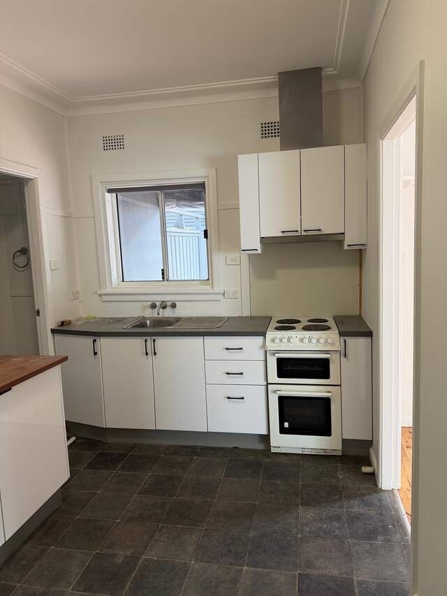 2/2 Albert St, Corrimal, NSW 2518