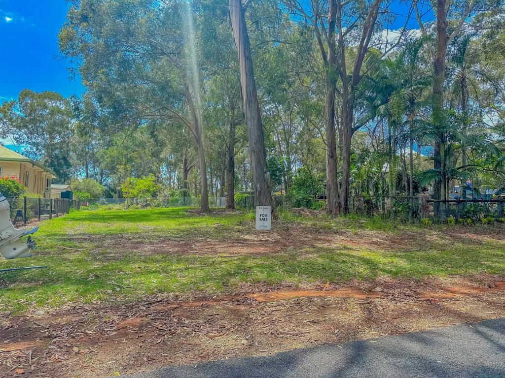 81 Channel St, Russell Island, QLD 4184