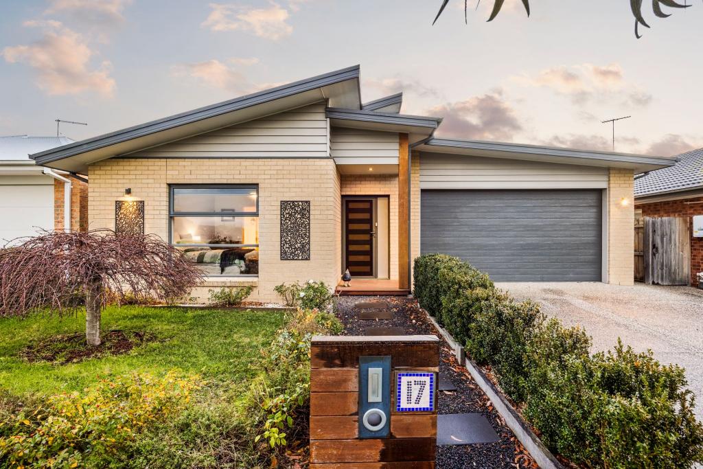 17 Glide Way, Armstrong Creek, VIC 3217