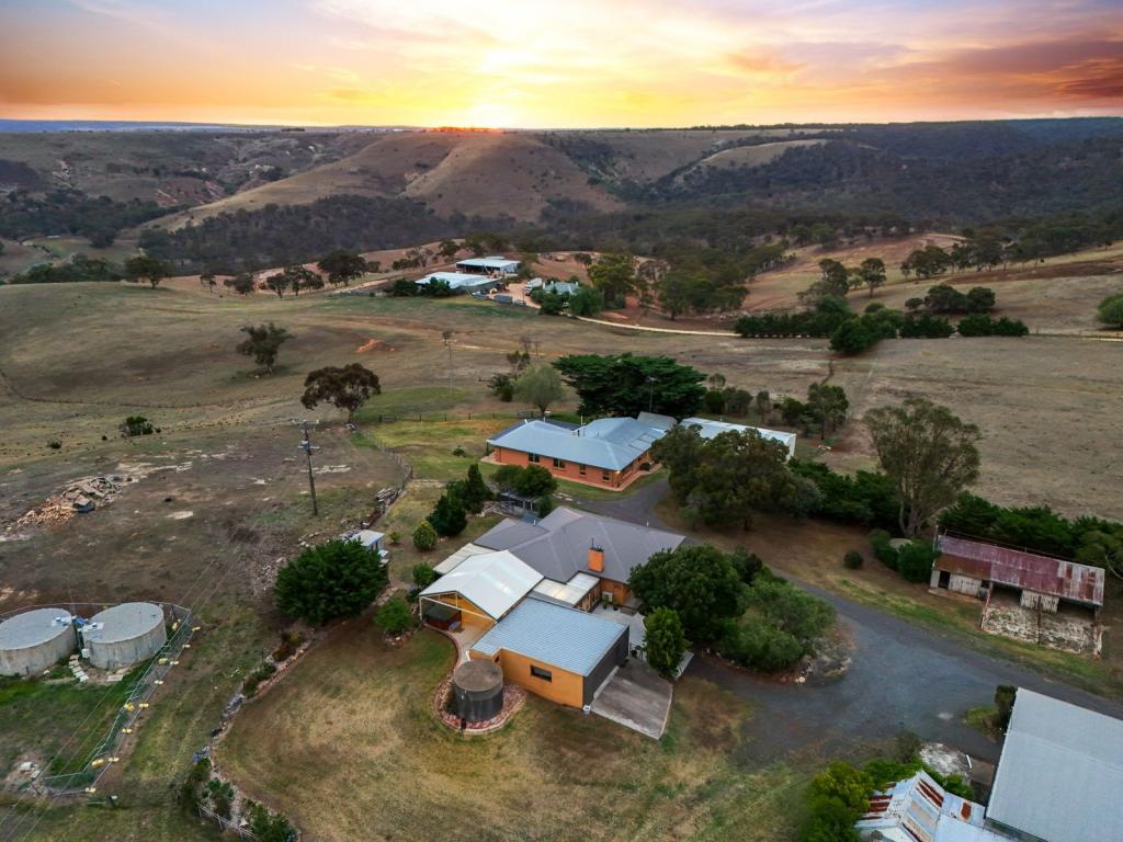 36 DICKSONS RD, PENTLAND HILLS, VIC 3341