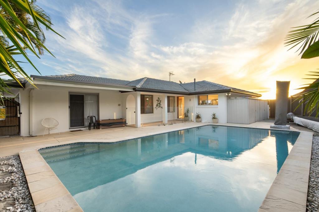 8 Bermuda St, Broadbeach Waters, QLD 4218