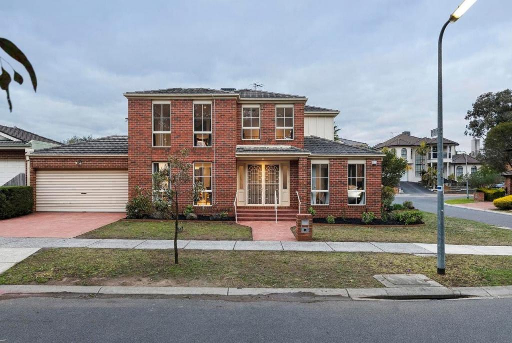 4 Gresswell Park Dr, Watsonia, VIC 3087